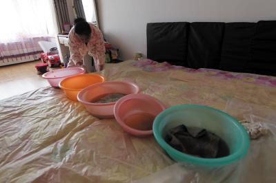 易门楼上漏水，住户失联，小区没物管，业主维权难！律师来支招……